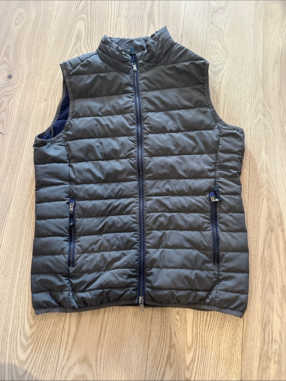 Peter Millar Quilted Puffer Vest in grey with blue contrast
